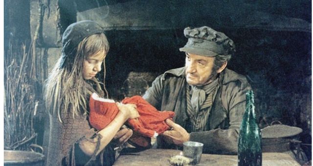 Jean Valjean (Lino Ventura) et Cosette (Valentine Bordelet) dans l'adaptation de Robert Hossein en 1982