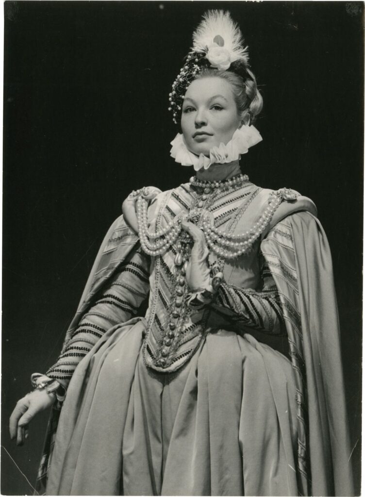 Marina Vlady, incarnant La Princesse de Clèves dans le film de Jean Delannoy (1961)